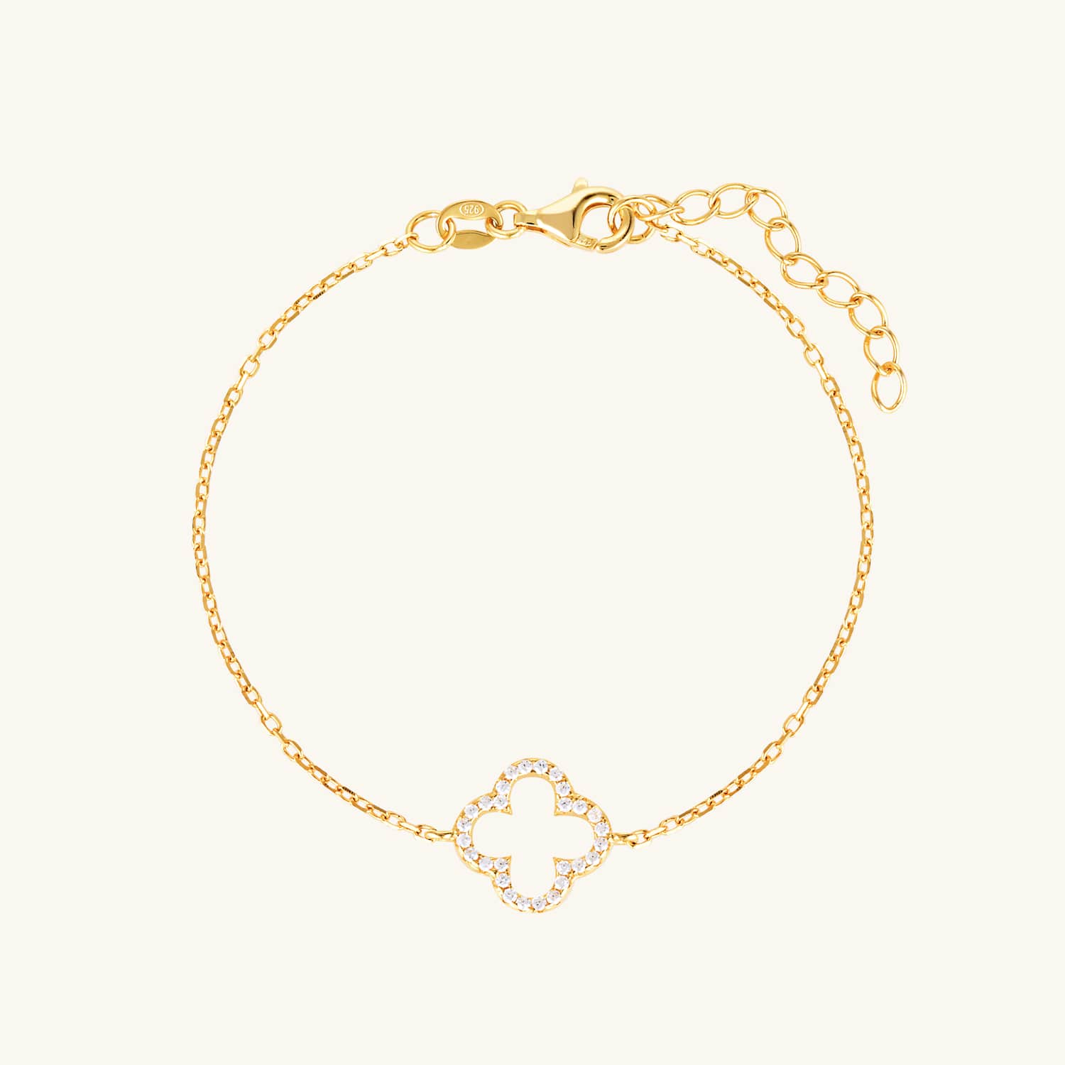 Gold four-leaf clover bracelet featuring a delicate design symbolizing luck and elegance. A timeless accessory for everyday wear or layering