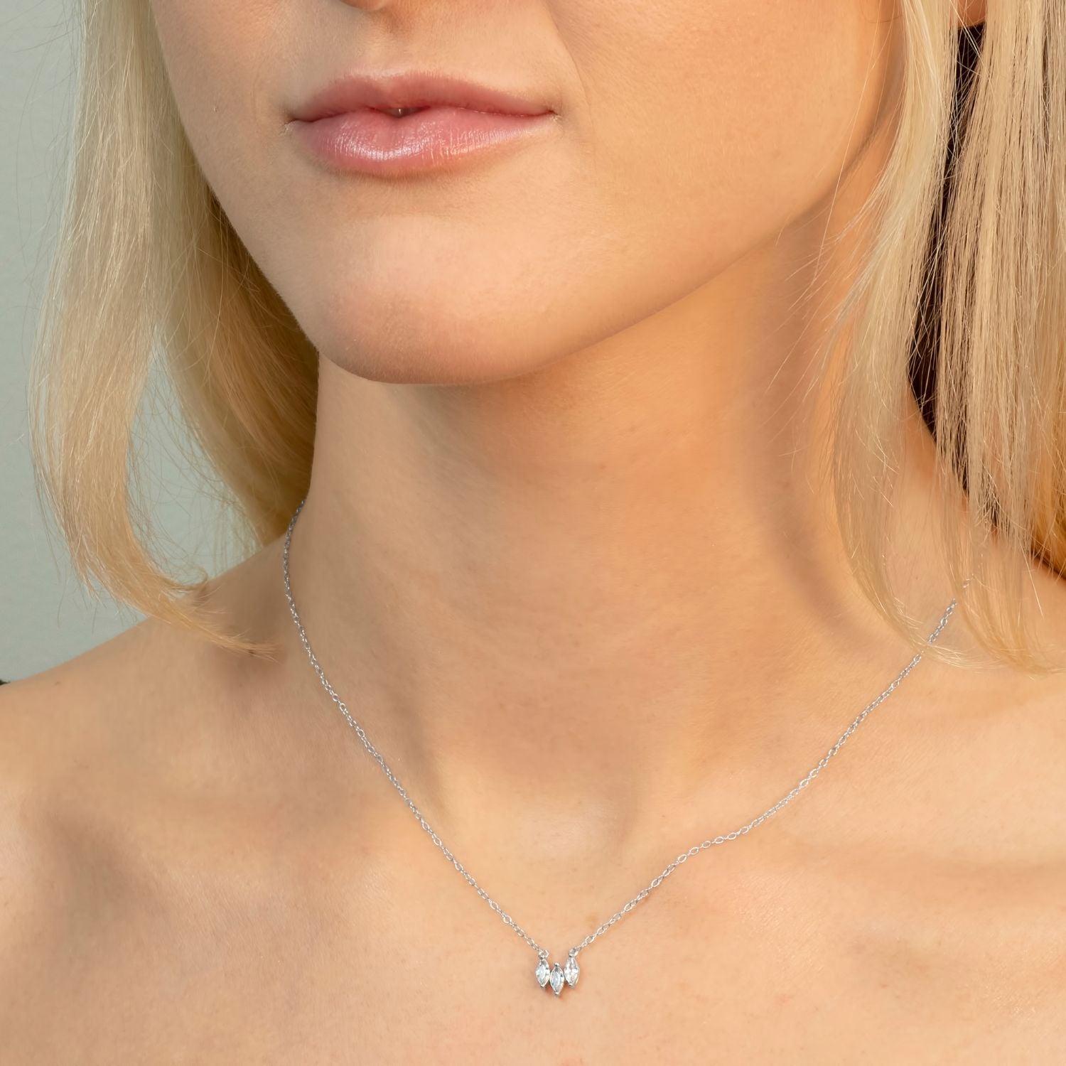 Elevate your look with the Three Tear cubic zirconia necklace in silver. Featuring three dazzling teardrop stones, it's elegant, timeless, and versatile
