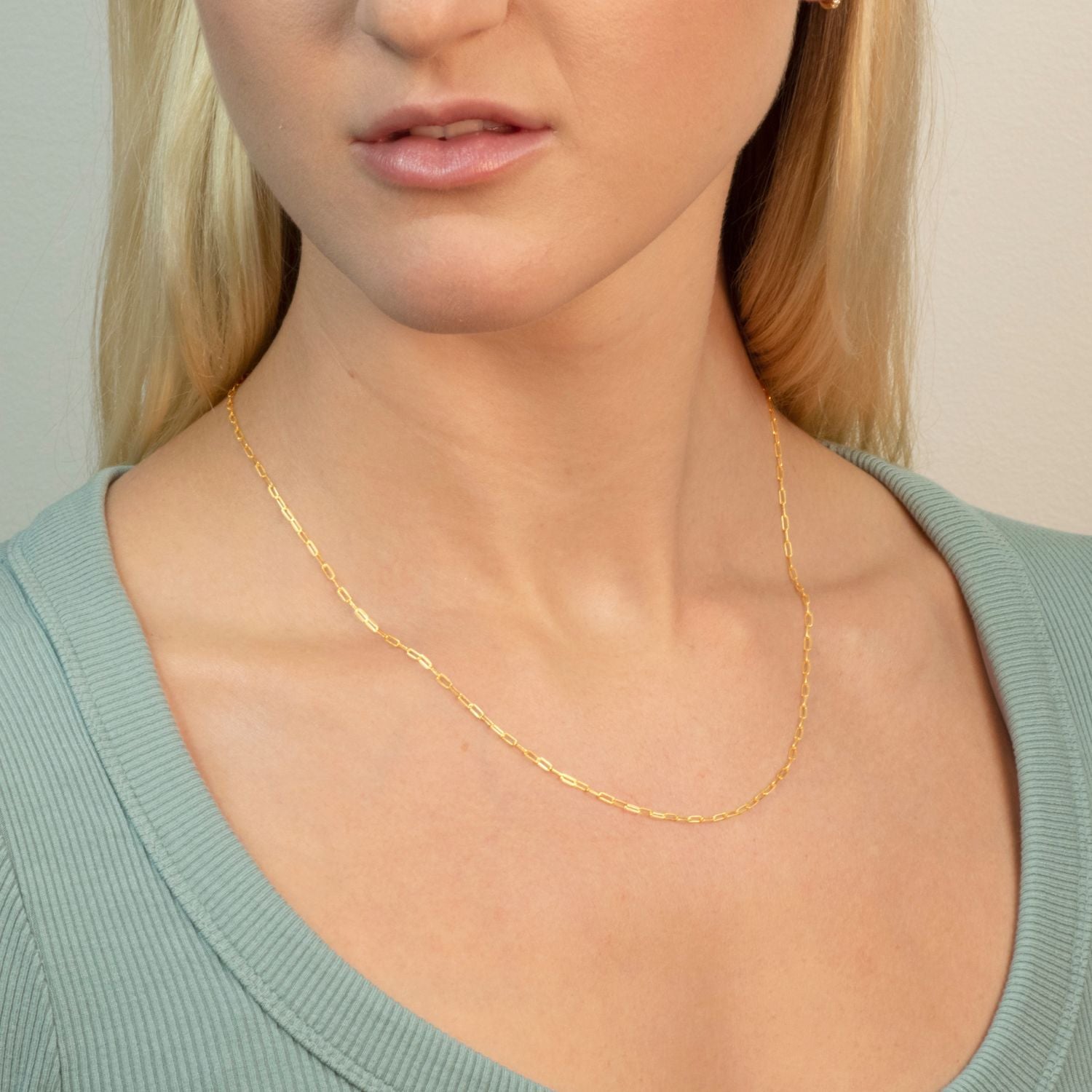 Model wearing a 50cm medium-length gold paperclip necklace, featuring sleek, modern links for a stylish and versatile look, perfect for layering or solo wear