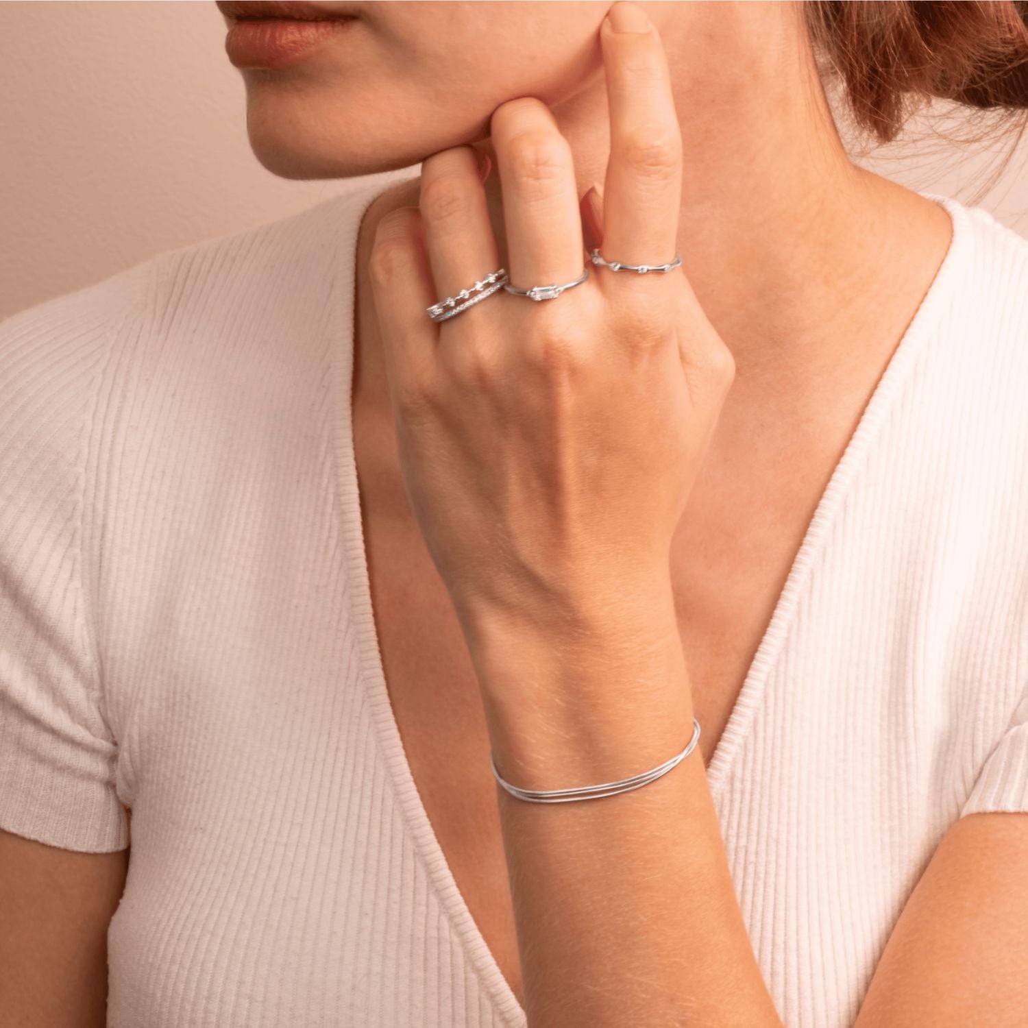 Model wearing a silver multi-strand bracelet – elegant and contemporary style.