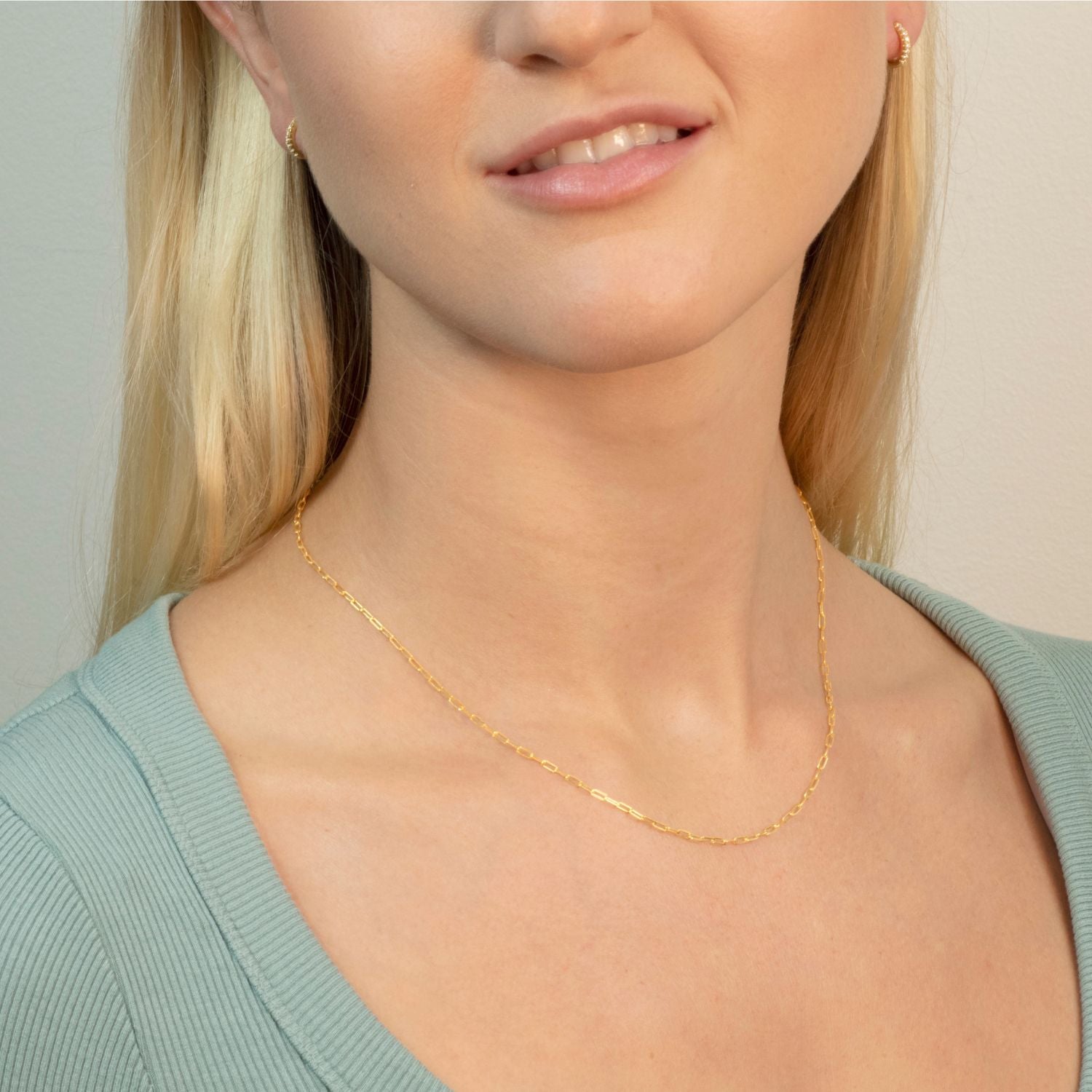 Model wearing a 45cm medium-length gold paperclip necklace, featuring sleek, modern links for a chic and versatile look, perfect for layering or solo wear.