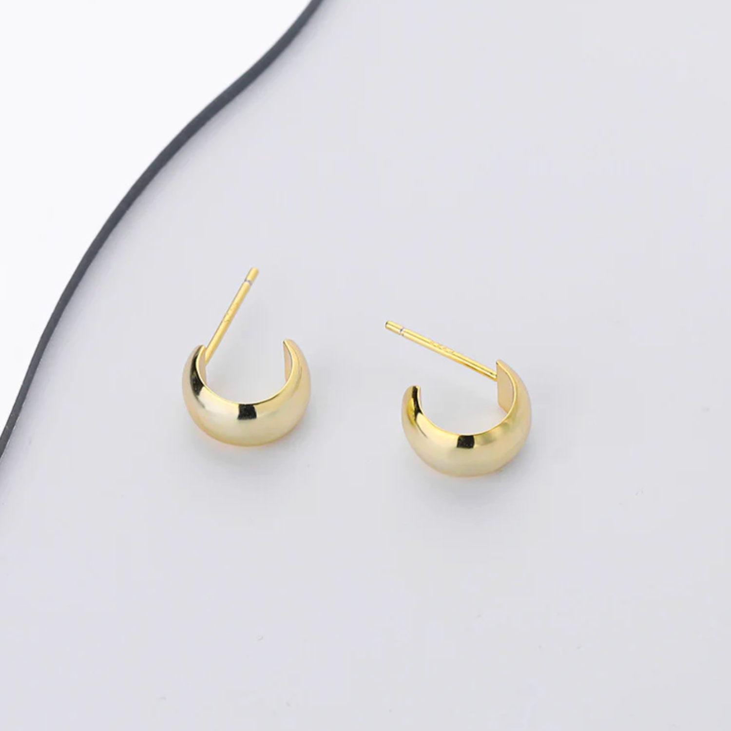 Solis Arc Studs