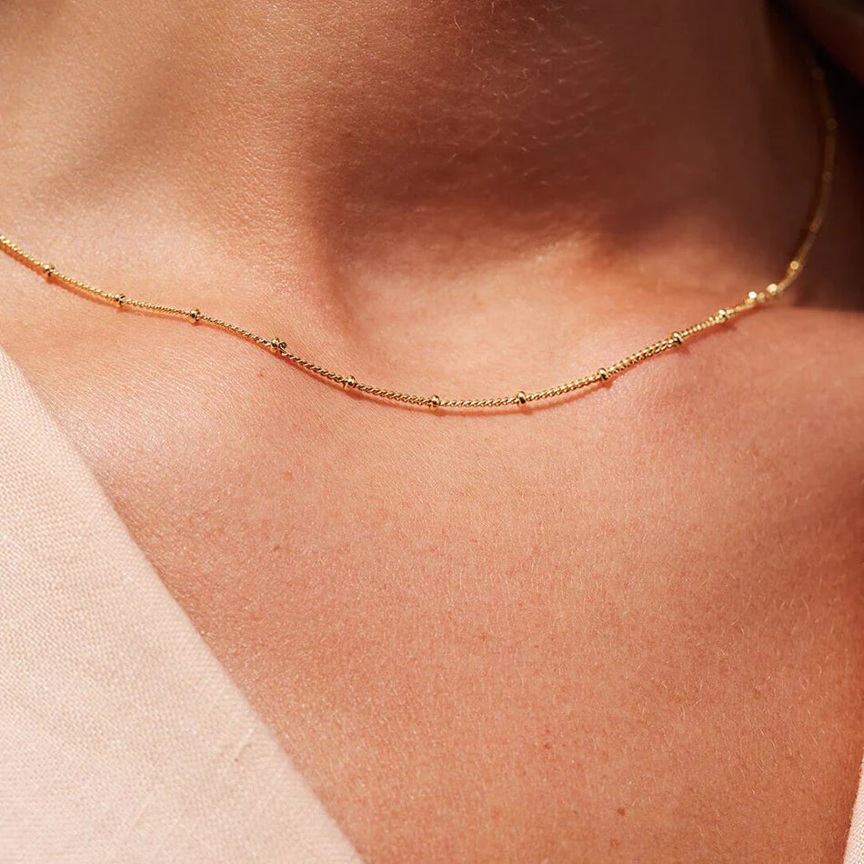 Model wearing simple style satellite necklace