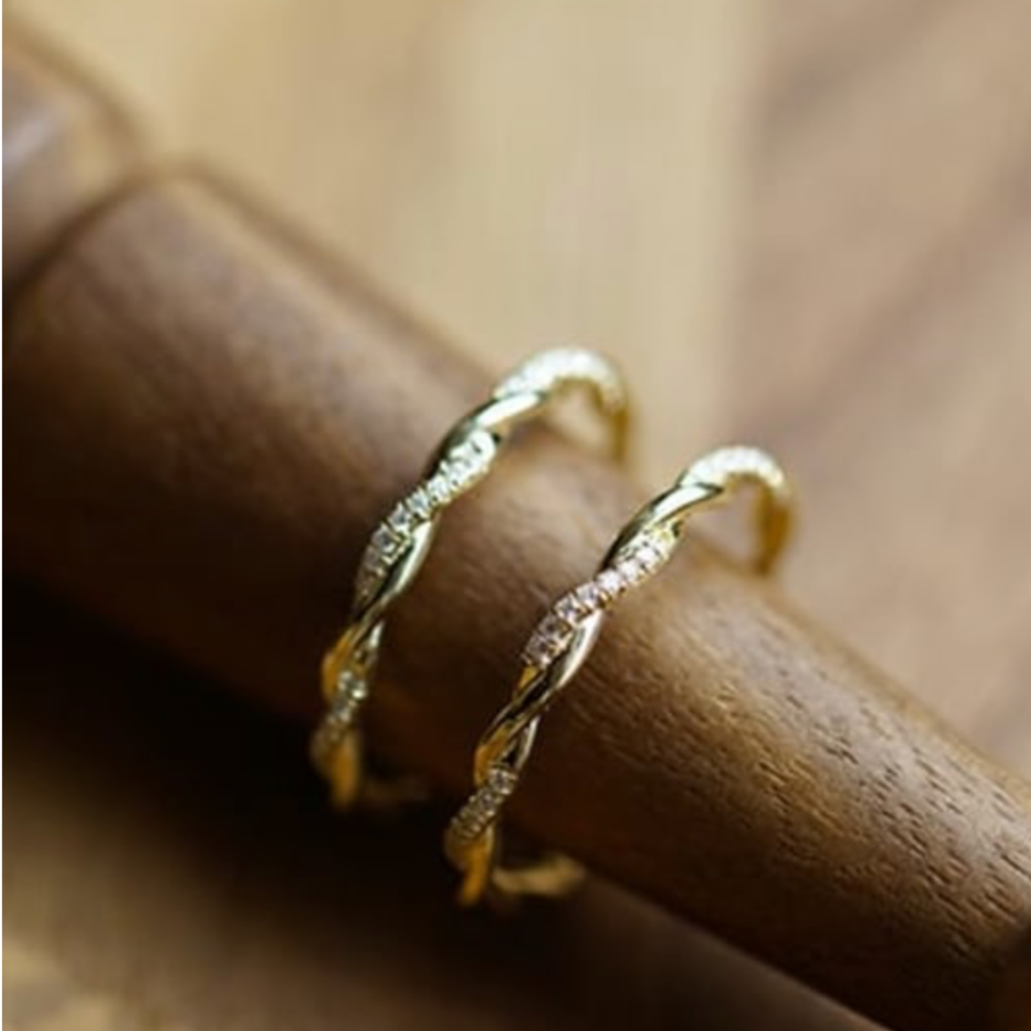 Golden_Harmony_Ring_lifestyle